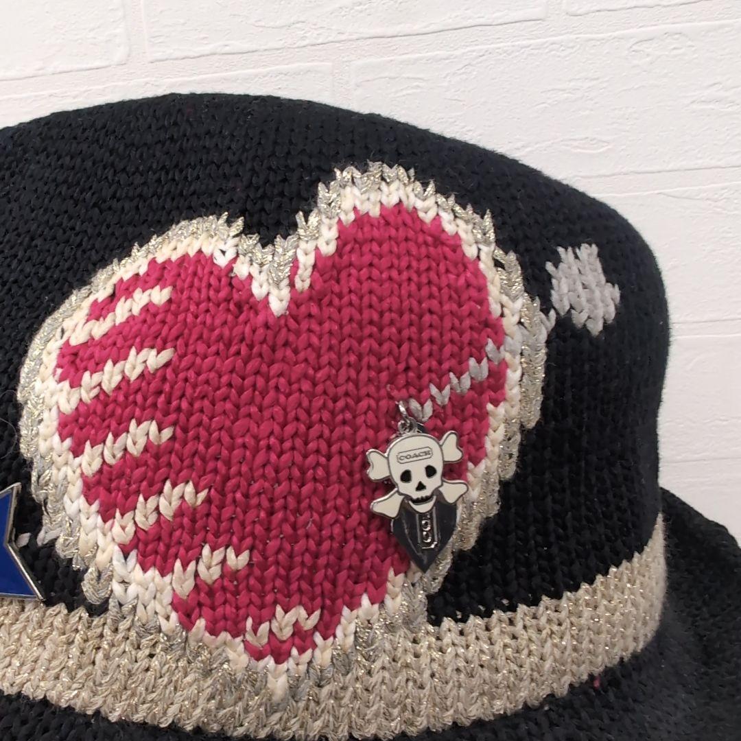 156○ COACH ハート刺繍のニットハット