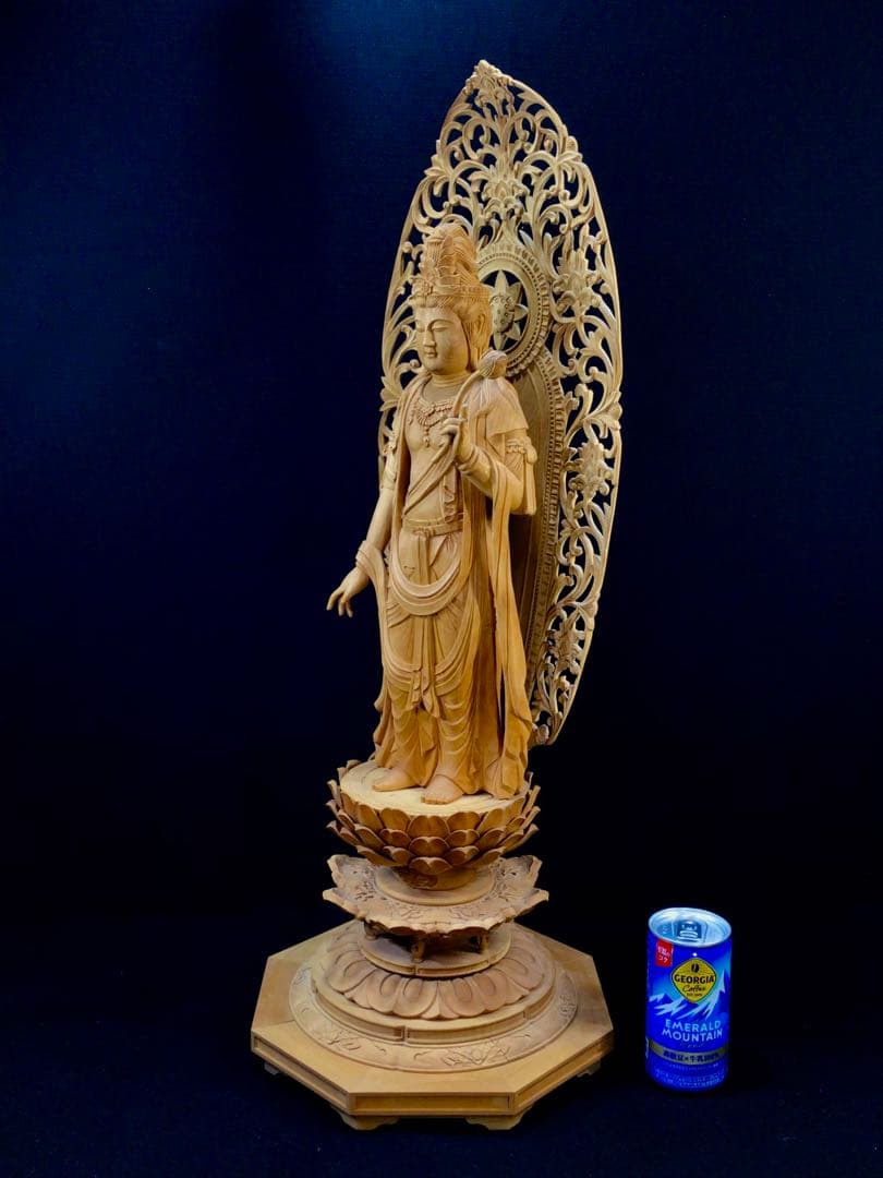 井波彫刻　聖観音菩薩立像　蓮の花の台座付き　大型　高さ約65cm