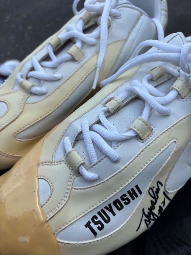 ソフトバンクホークス 和田毅 実使用 TSUYOSHI 直筆サイン入りシューズ