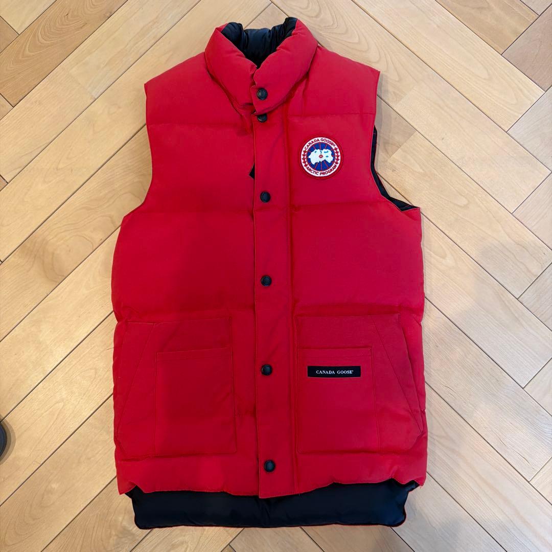 美品　  ダウンベスト 赤