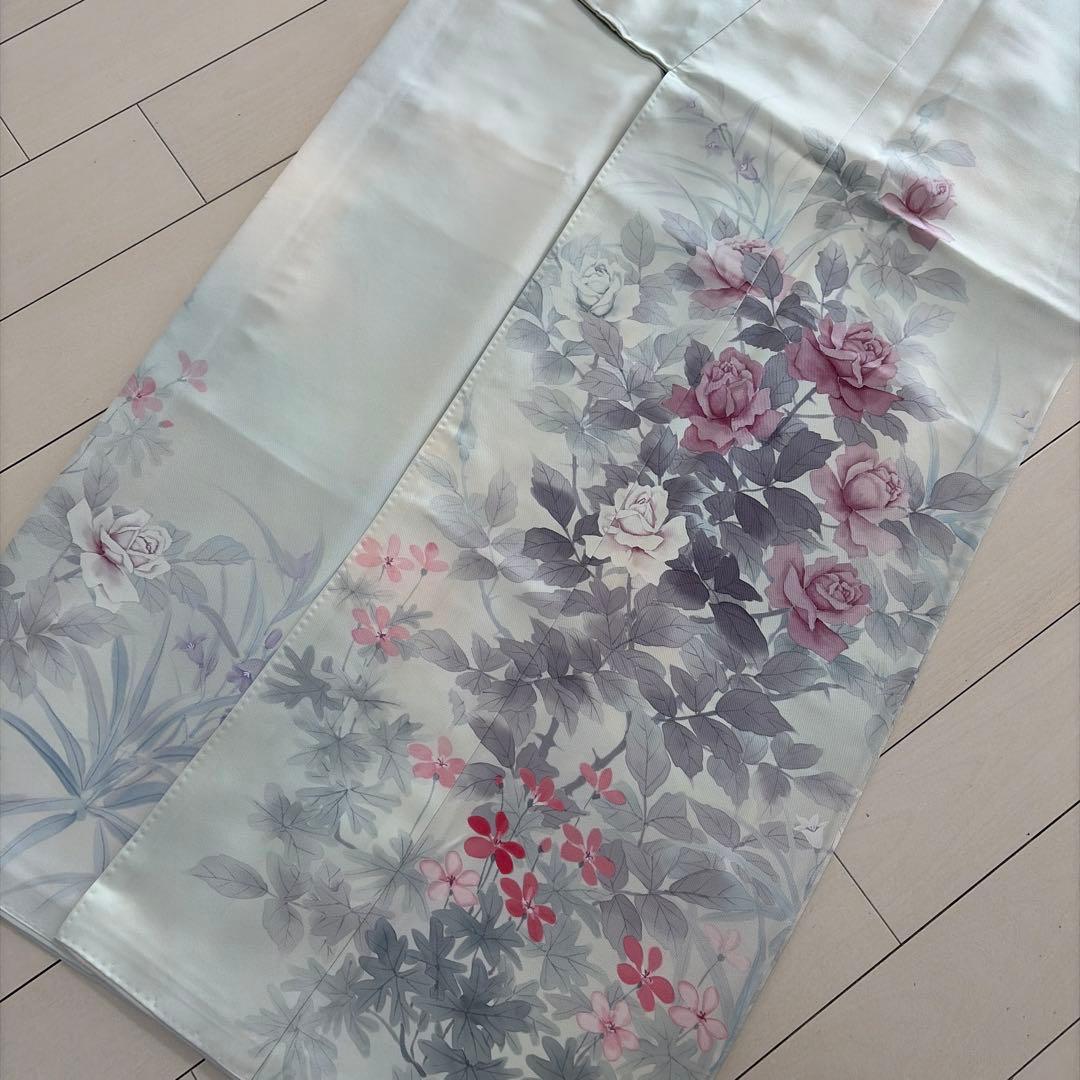 ■E5803■未使用品■正絹縮緬■落款　藍白色　薔薇柄　袷訪問着■160/66