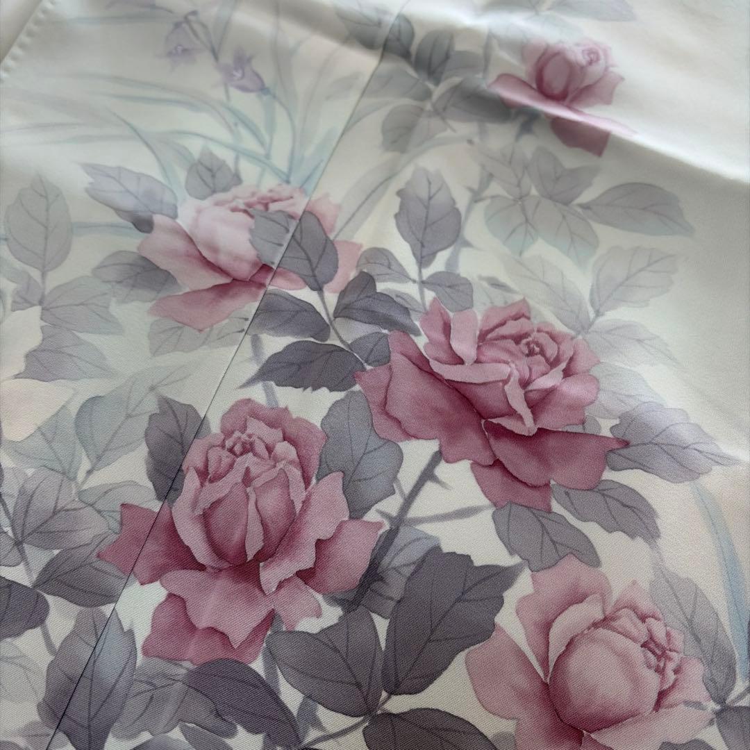 ■E5803■未使用品■正絹縮緬■落款　藍白色　薔薇柄　袷訪問着■160/66