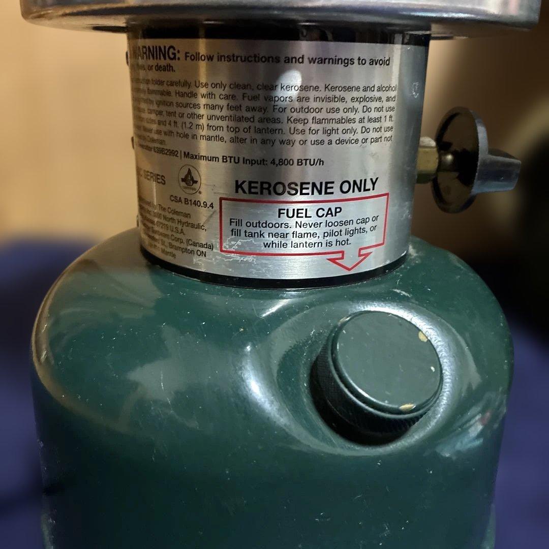 Coleman ケロシンランタン 収納ケース付き　６３９Ｃ