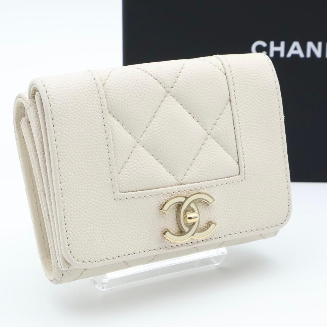 【極美品】CHANEL マドモアゼル　三つ折り財布　オフホワイト