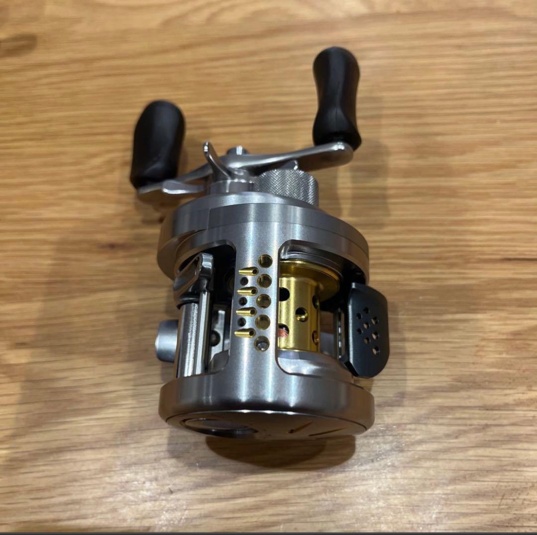 SHIMANO CALCUTTA CONQUEST ベイトリール