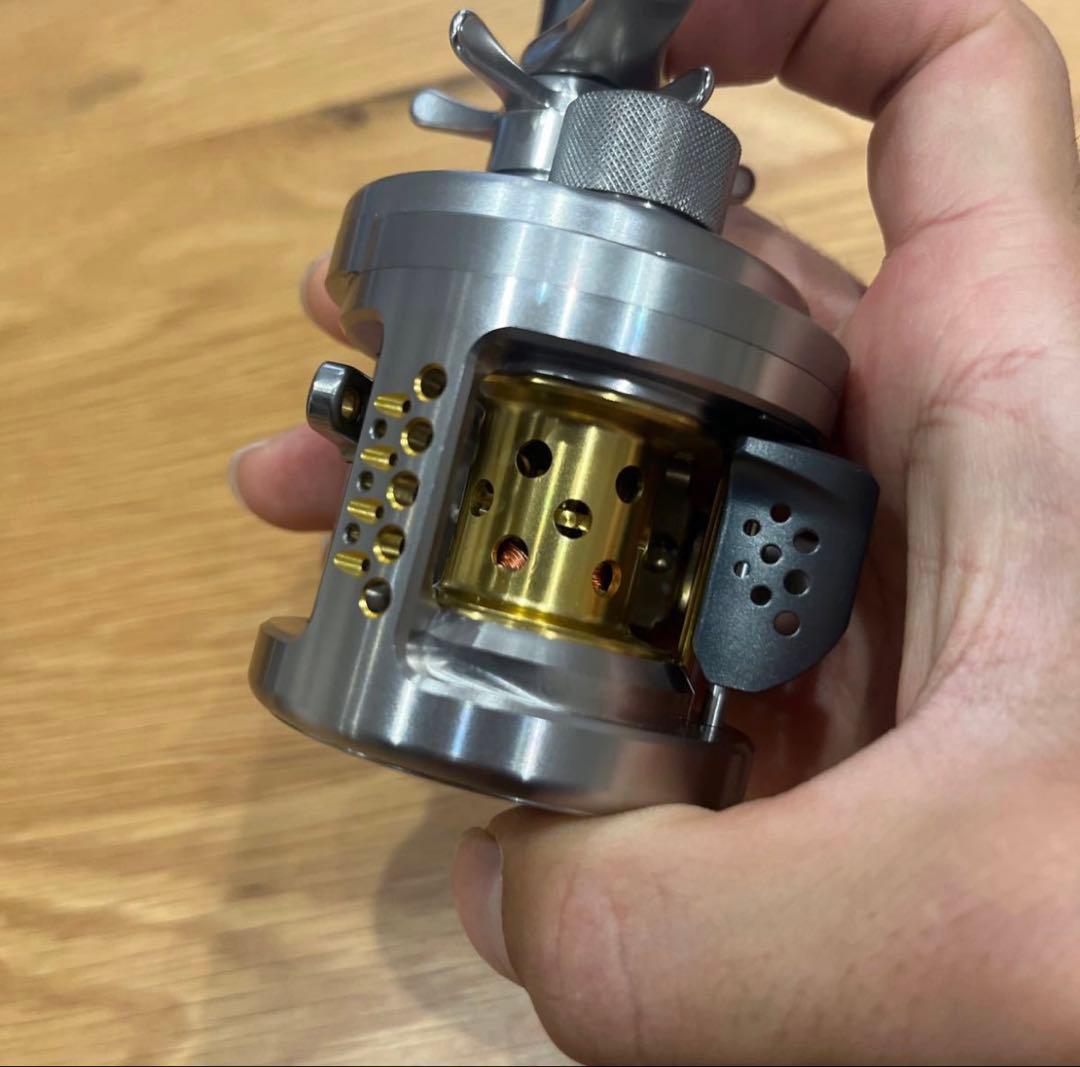 SHIMANO CALCUTTA CONQUEST ベイトリール