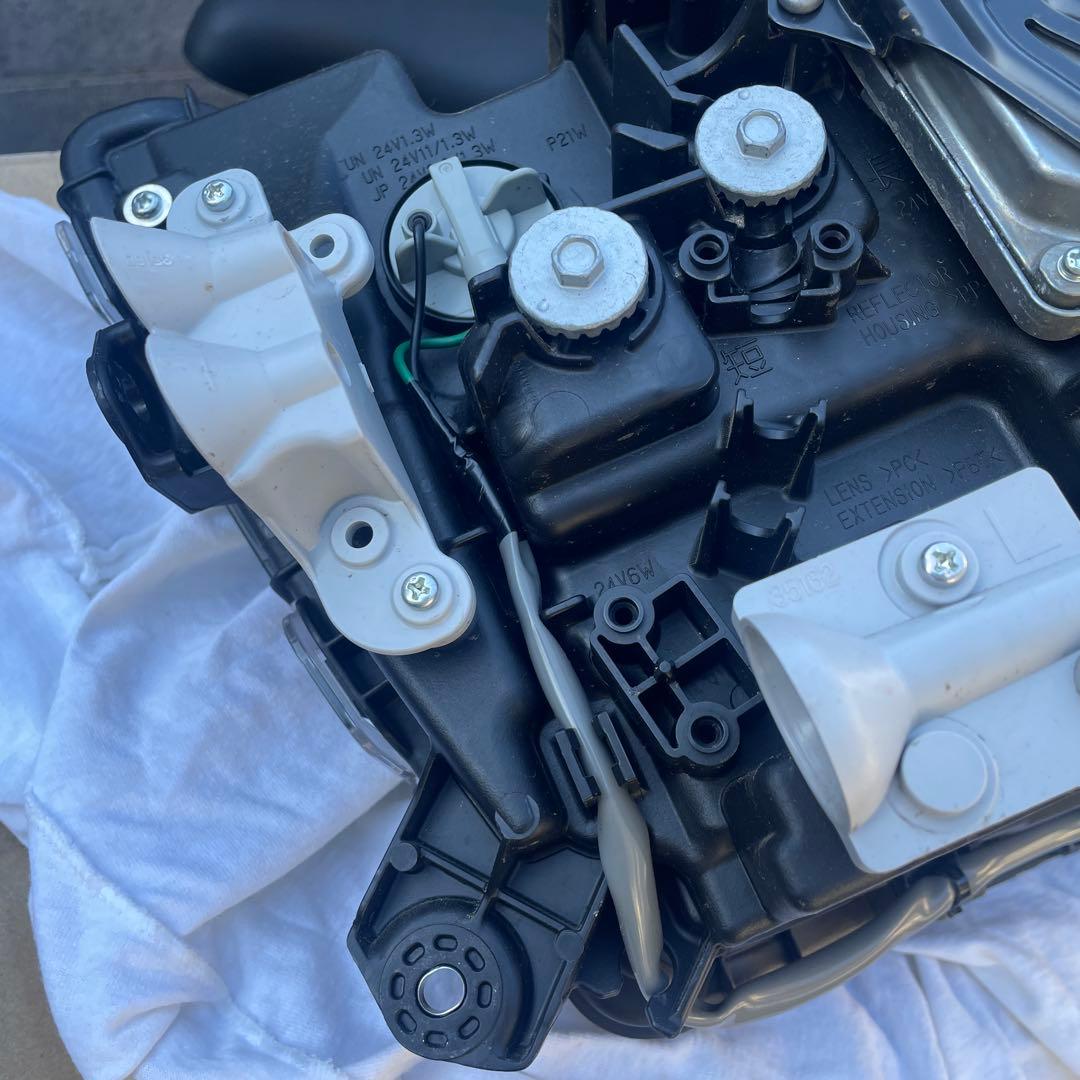 日野自動車プロフィア左F rヘッドライト LED クリア