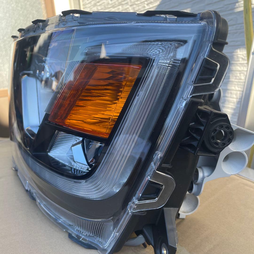 日野自動車プロフィア左F rヘッドライト LED クリア