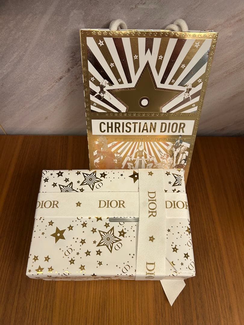 Dior ディオール　ホリデーコフレ　ポーチ　マキシマイザー　ホリデーオファー