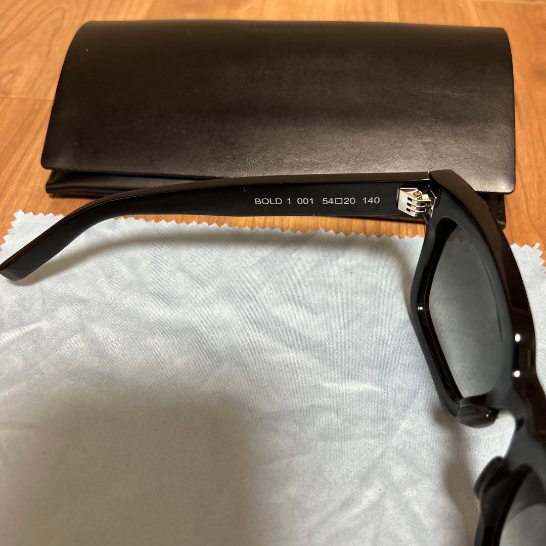SAINT LAURENT ブラックサングラス　BOLD1 登坂広臣さん同型着用