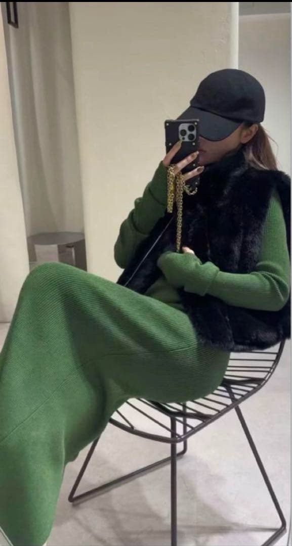 グラムリップス　新品未使用　リバーシブルショートベスト　ブラック