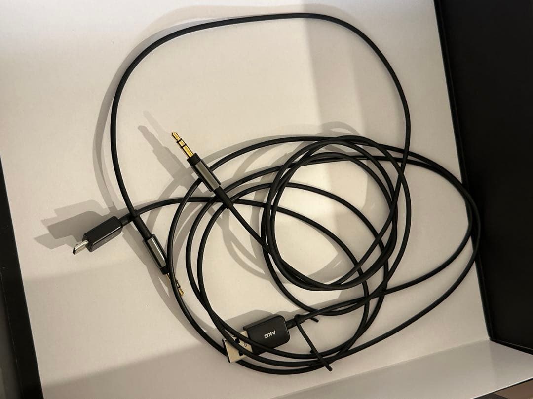 ペルソナ5 佐倉双葉 受注生産AKG K845 BT ワイヤレスヘッドホン