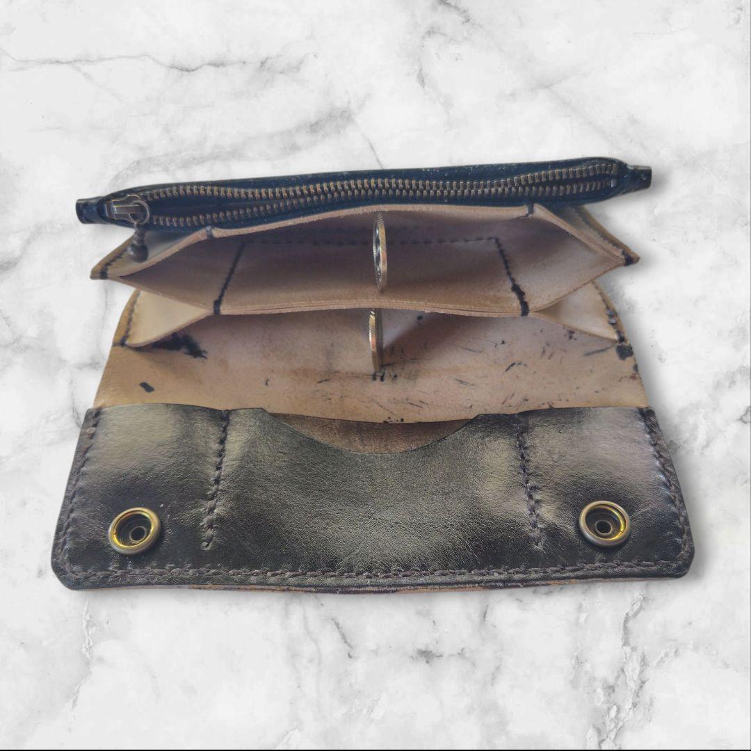 トラッカーウォレット　手染め　黒×茶　茶芯　エナメルのようなツヤ