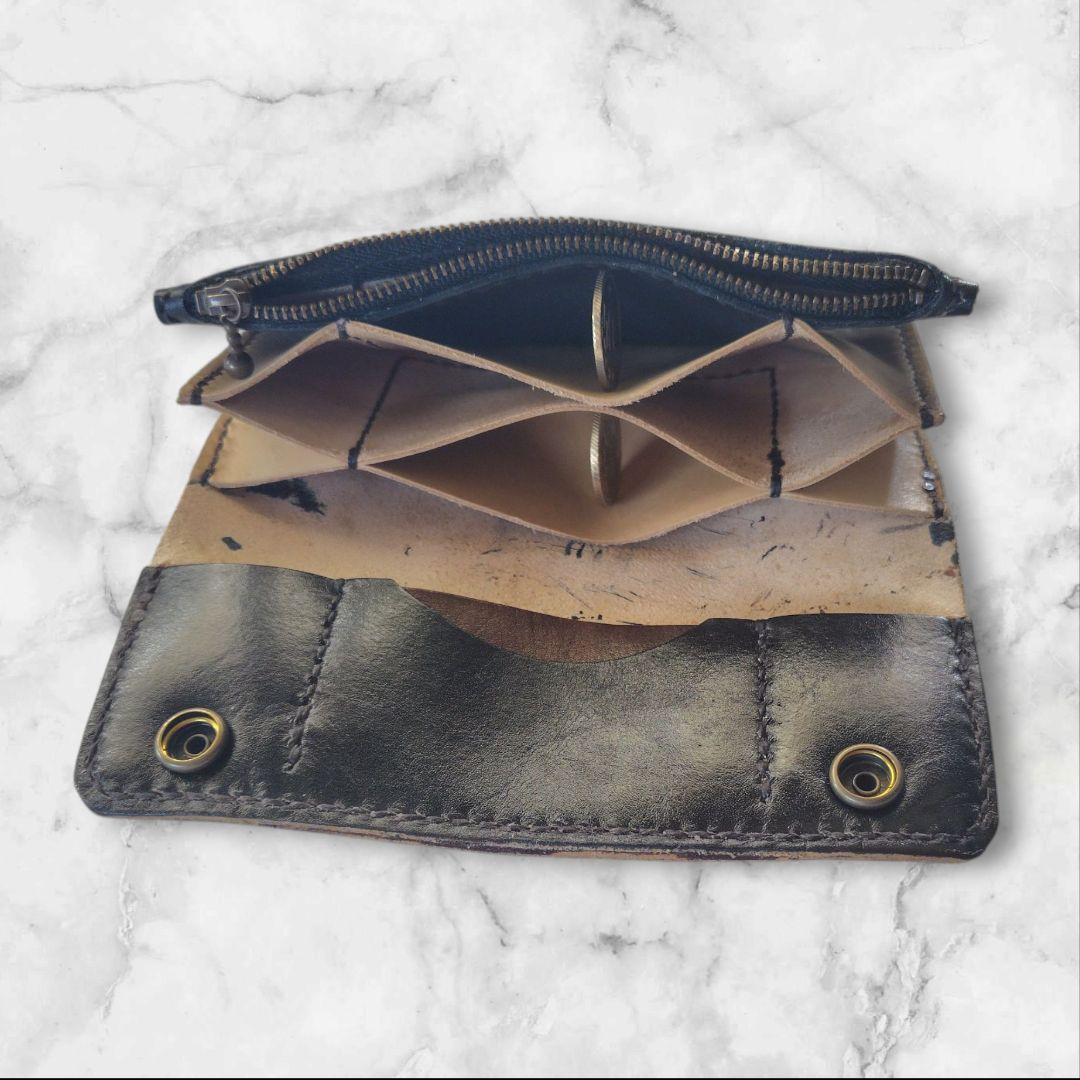 トラッカーウォレット　手染め　黒×茶　茶芯　エナメルのようなツヤ