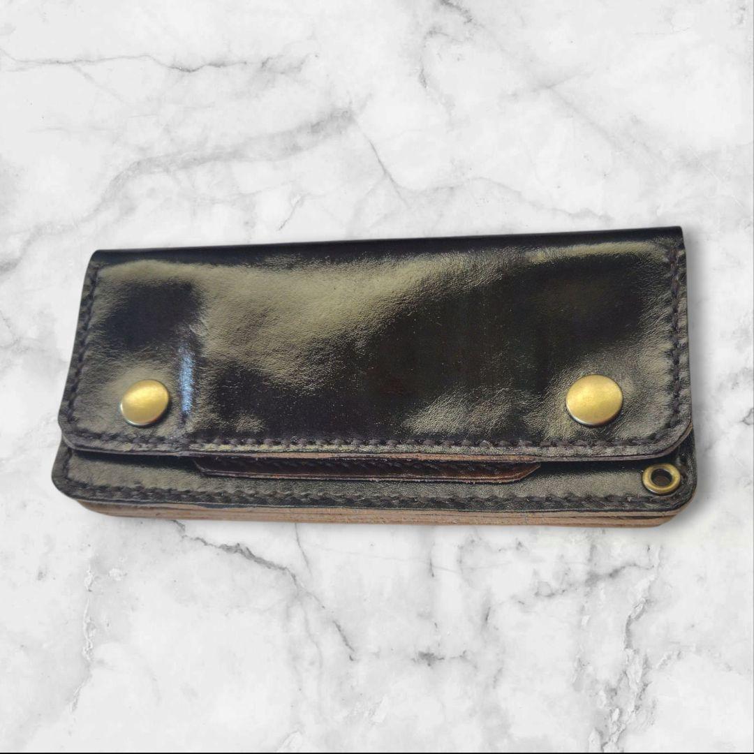 トラッカーウォレット　手染め　黒×茶　茶芯　エナメルのようなツヤ