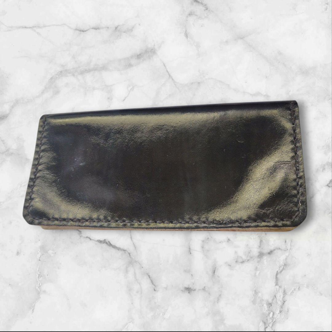 トラッカーウォレット　手染め　黒×茶　茶芯　エナメルのようなツヤ