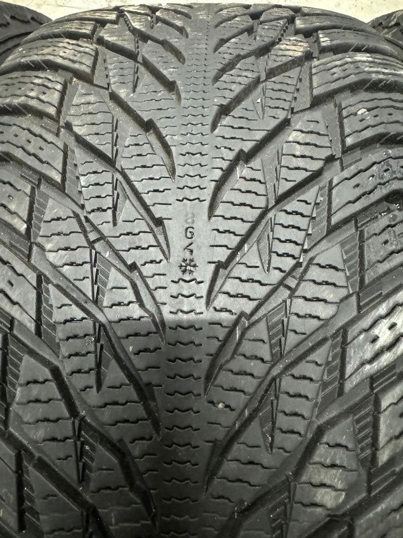 ノキアン 285/40R22 スタッドレス バリ溝