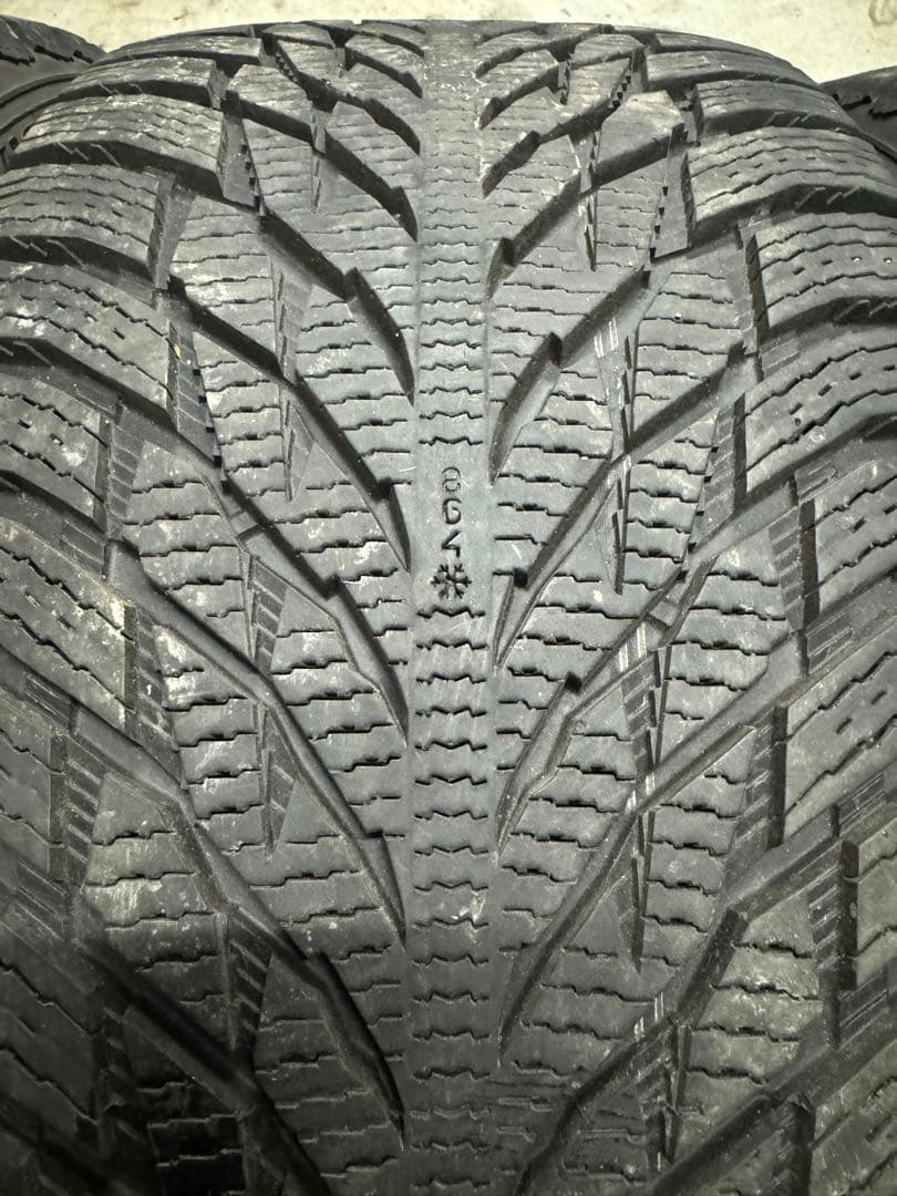 ノキアン 285/40R22 スタッドレス バリ溝