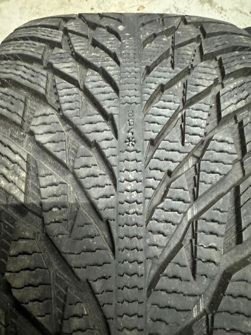 ノキアン 285/40R22 スタッドレス バリ溝