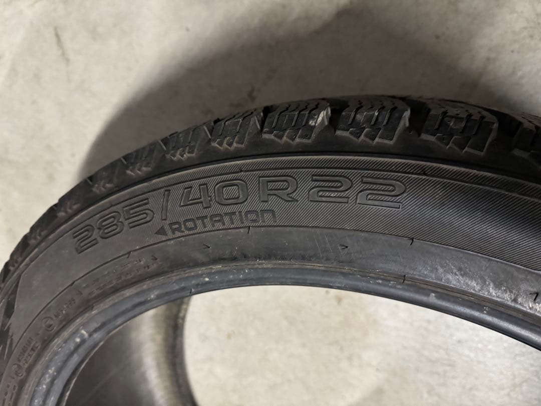 ノキアン 285/40R22 スタッドレス バリ溝