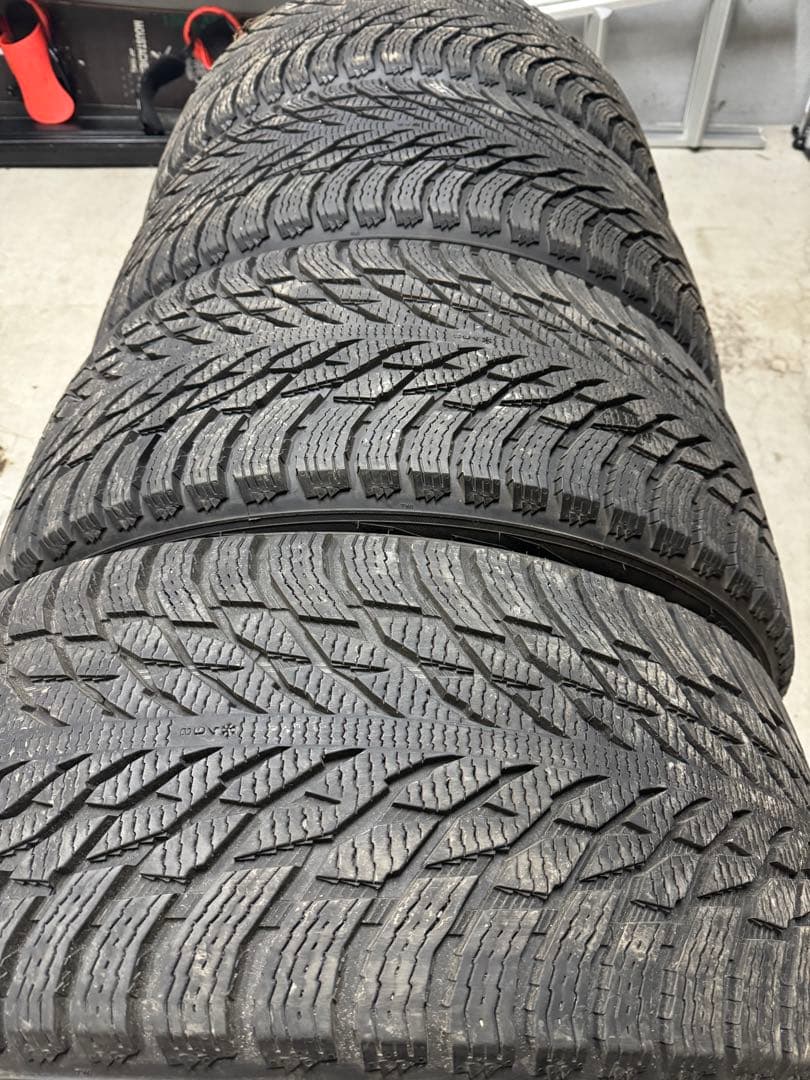 ノキアン 285/40R22 スタッドレス バリ溝