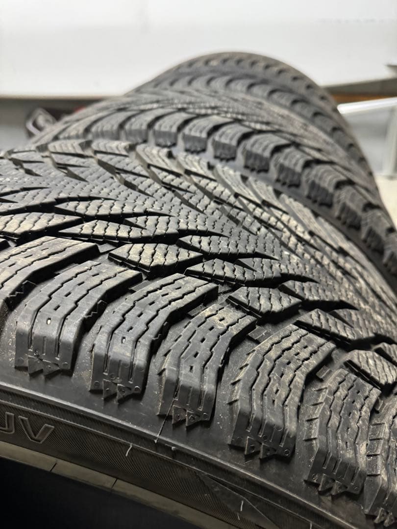 ノキアン 285/40R22 スタッドレス バリ溝