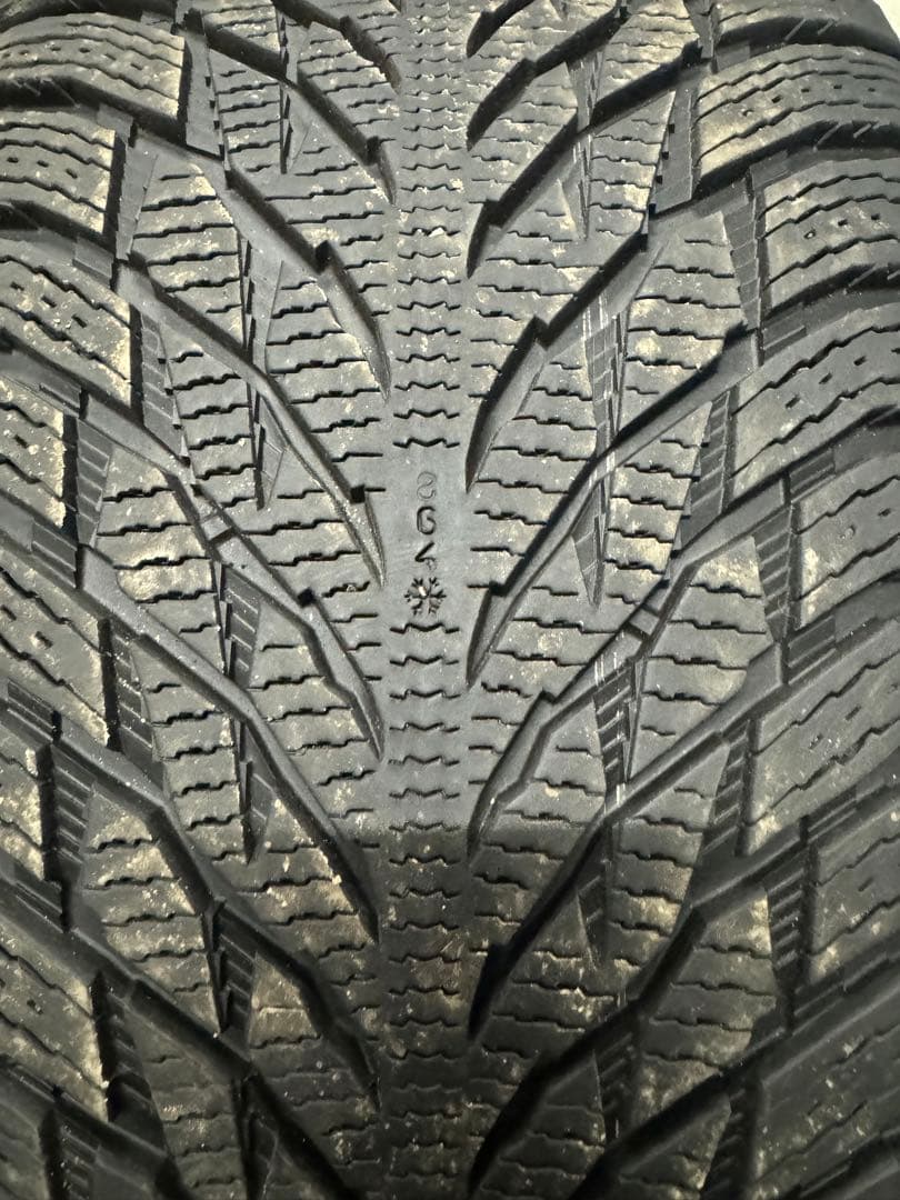 ノキアン 285/40R22 スタッドレス バリ溝