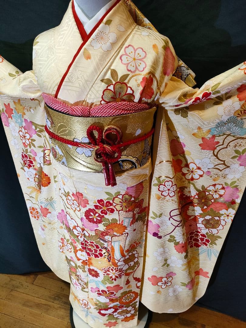 【特価】本振袖　人気色　地紋入　古典柄