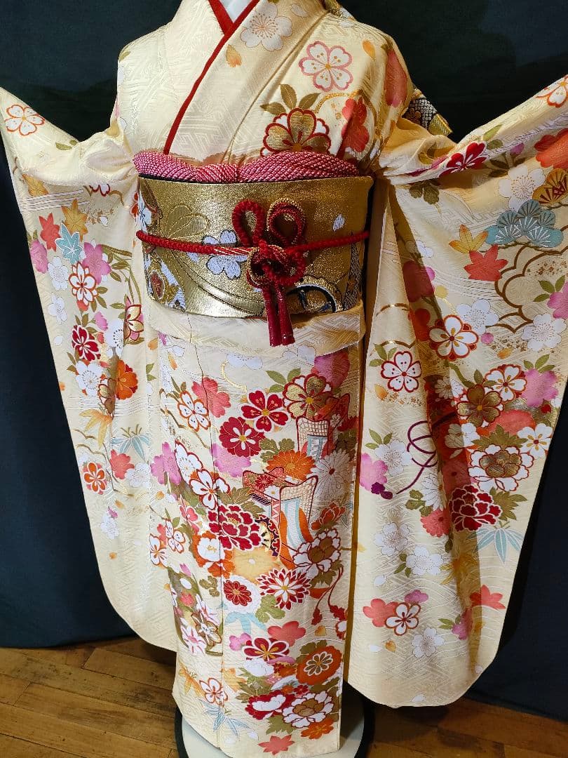 【特価】本振袖　人気色　地紋入　古典柄