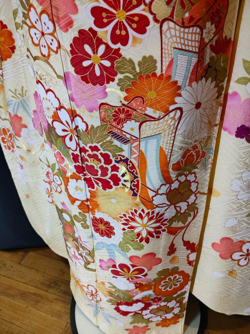 【特価】本振袖　人気色　地紋入　古典柄