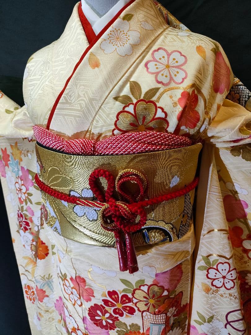 【特価】本振袖　人気色　地紋入　古典柄