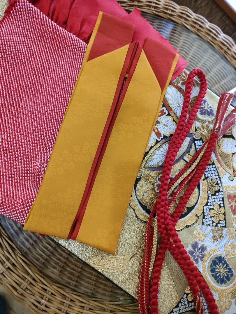 【特価】本振袖　人気色　地紋入　古典柄