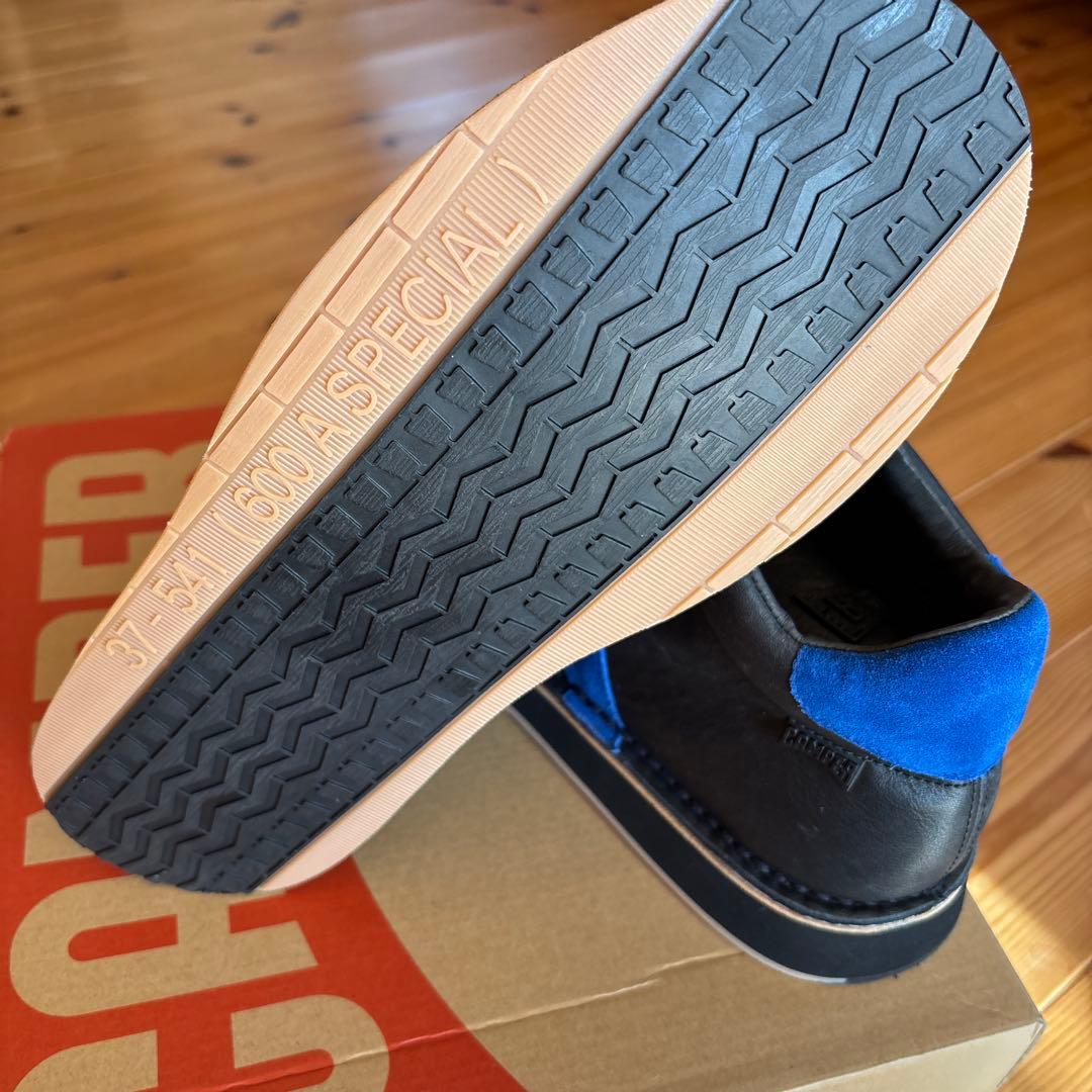 値下げしました！　黒と青のカジュアルシューズ