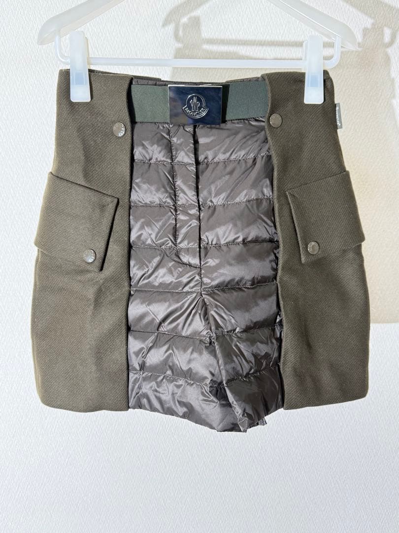 モンクレール ダウン切り替えウールショートパンツ