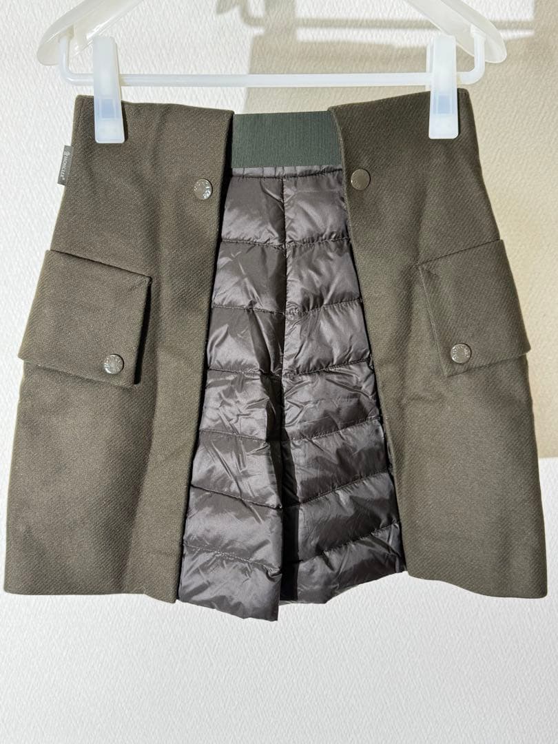 モンクレール ダウン切り替えウールショートパンツ