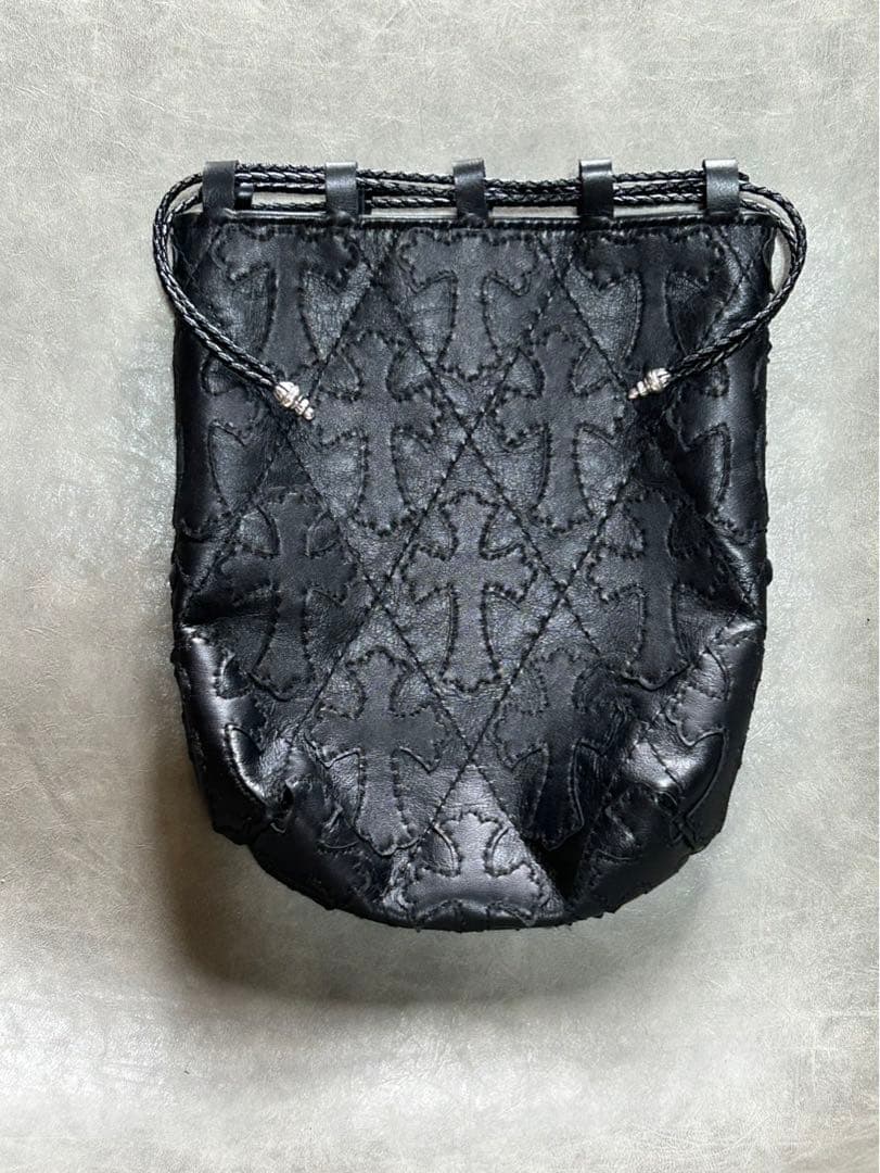 レザー巾着　クロスパッチ、キルティング、総柄