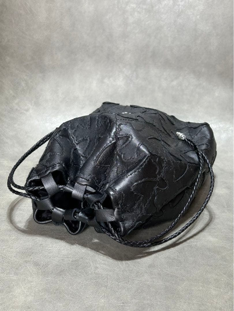 レザー巾着　クロスパッチ、キルティング、総柄