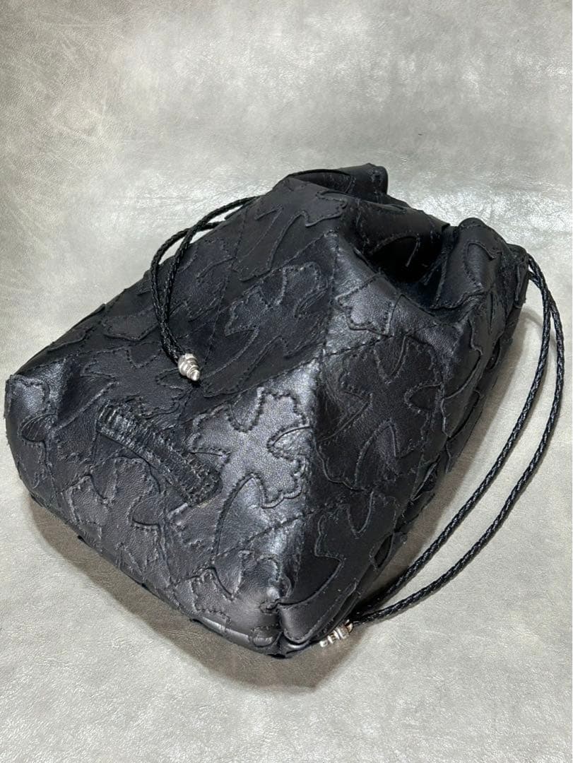 レザー巾着　クロスパッチ、キルティング、総柄