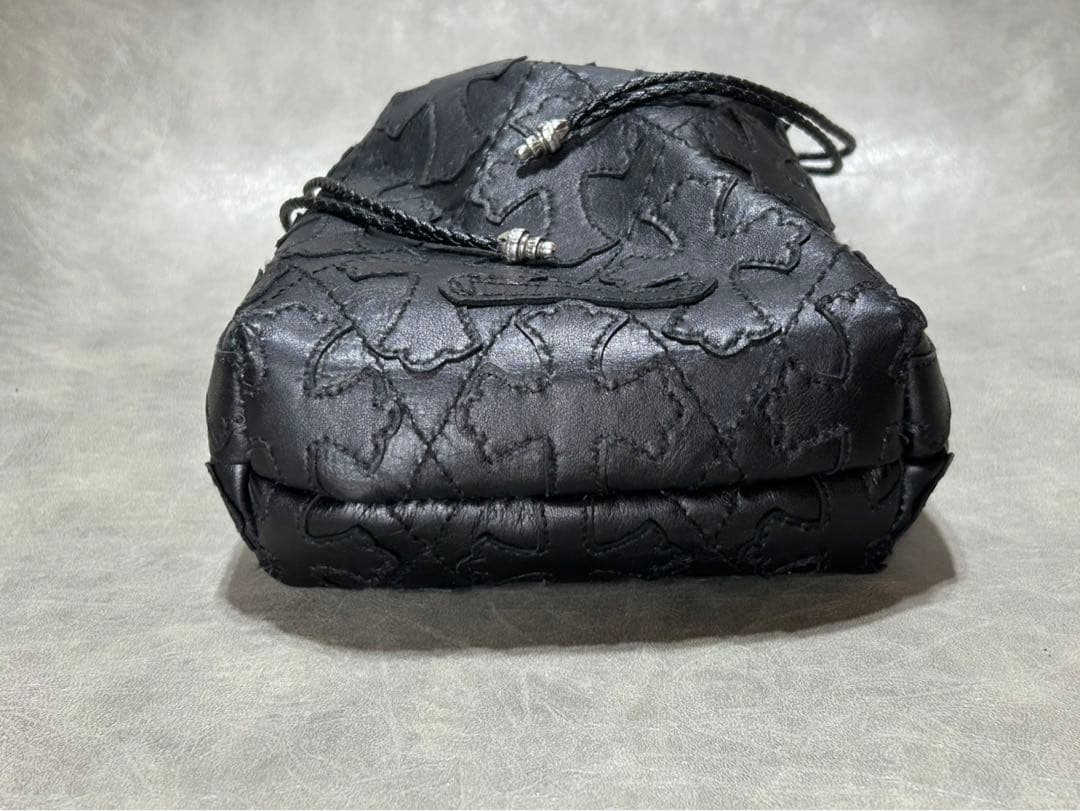 レザー巾着　クロスパッチ、キルティング、総柄