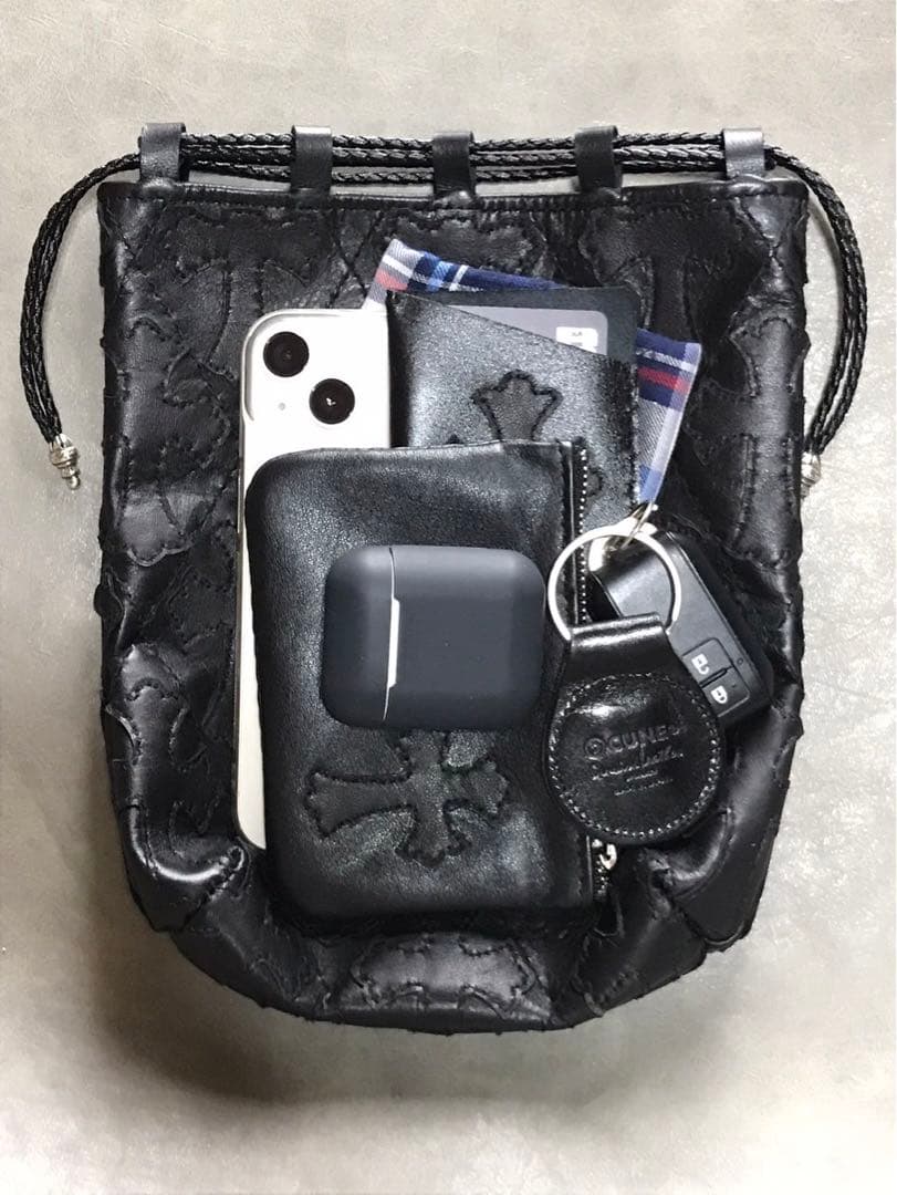 レザー巾着　クロスパッチ、キルティング、総柄