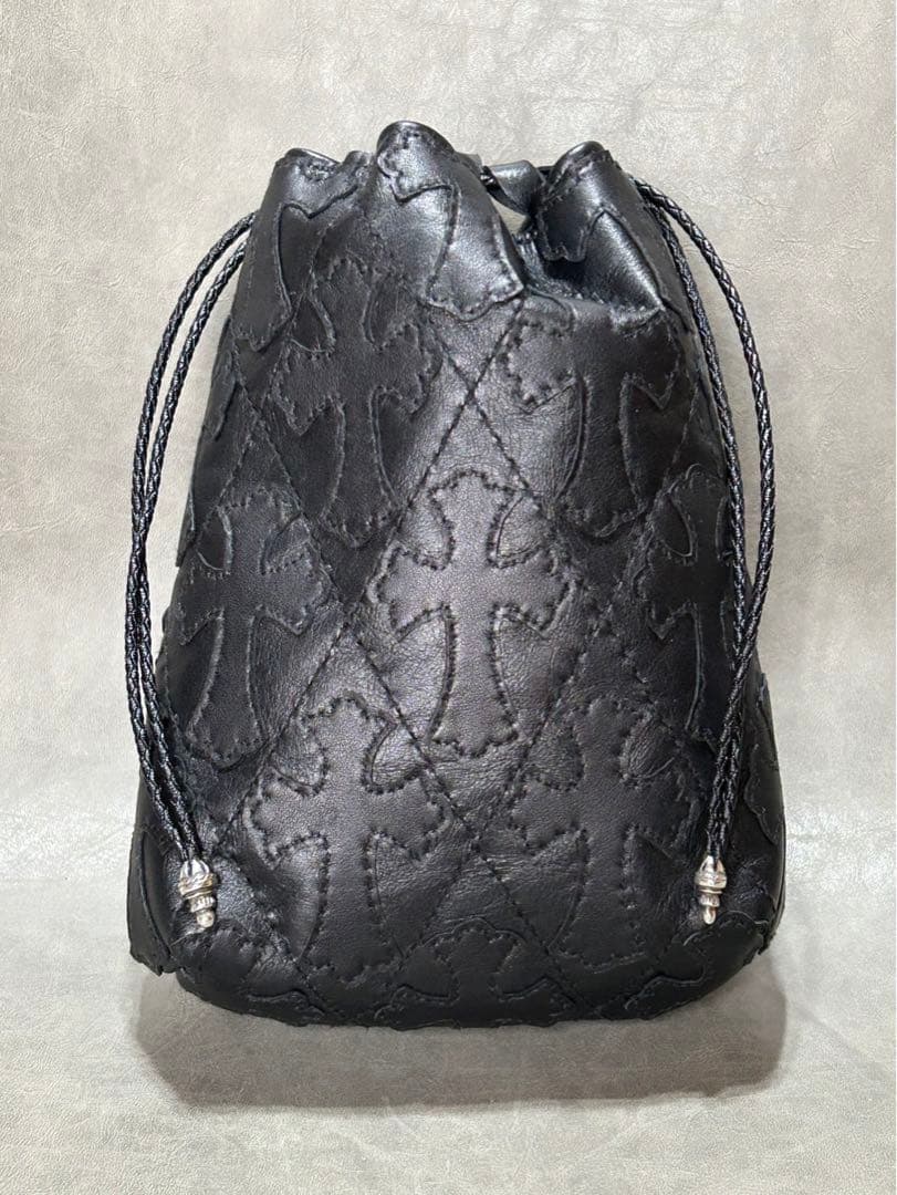 レザー巾着　クロスパッチ、キルティング、総柄