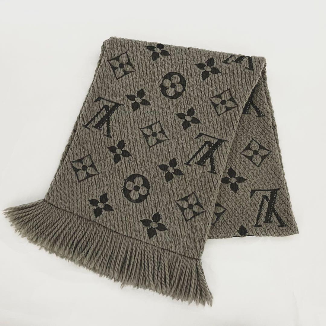 Y'sさん✨グレー ルイヴィトン エシャルプ ロゴマニア マフラー シルクウール