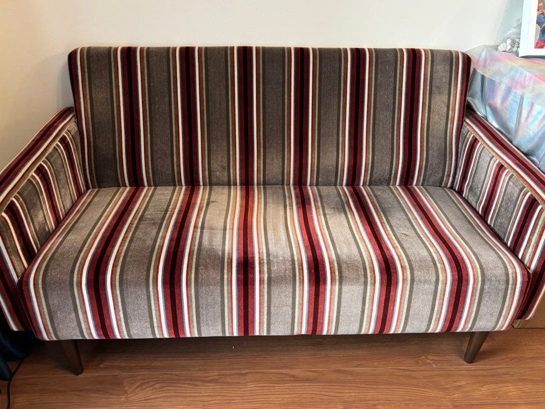 ストライプデザイン 2人掛けソファ
