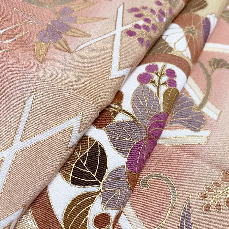 601mh90☆作家物 訪問着 ややふくよか 金彩 横段暈しに草花 落款☆美品