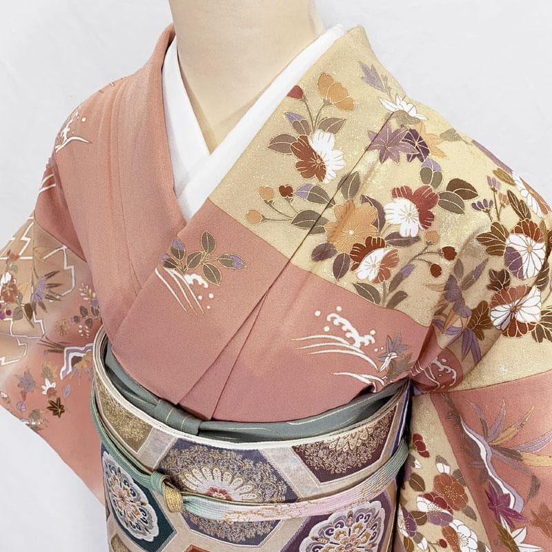 601mh90☆作家物 訪問着 ややふくよか 金彩 横段暈しに草花 落款☆美品