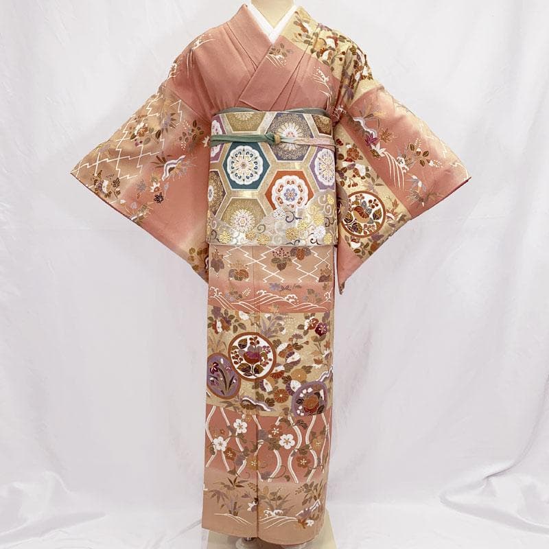 601mh90☆作家物 訪問着 ややふくよか 金彩 横段暈しに草花 落款☆美品