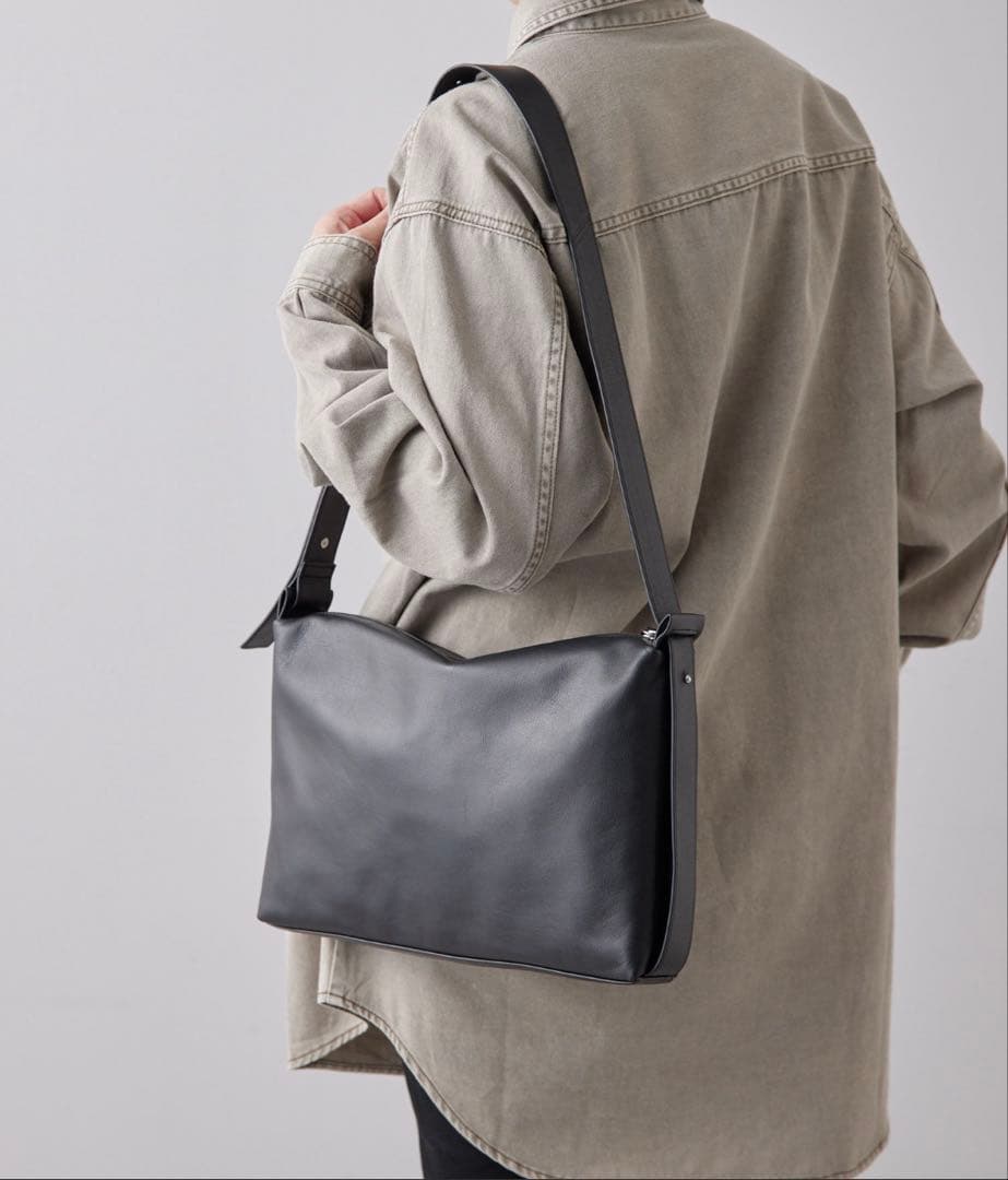 イアパピヨネ　ショルダー　ショルダーバッグ　レザーショルダーバッグ 2way