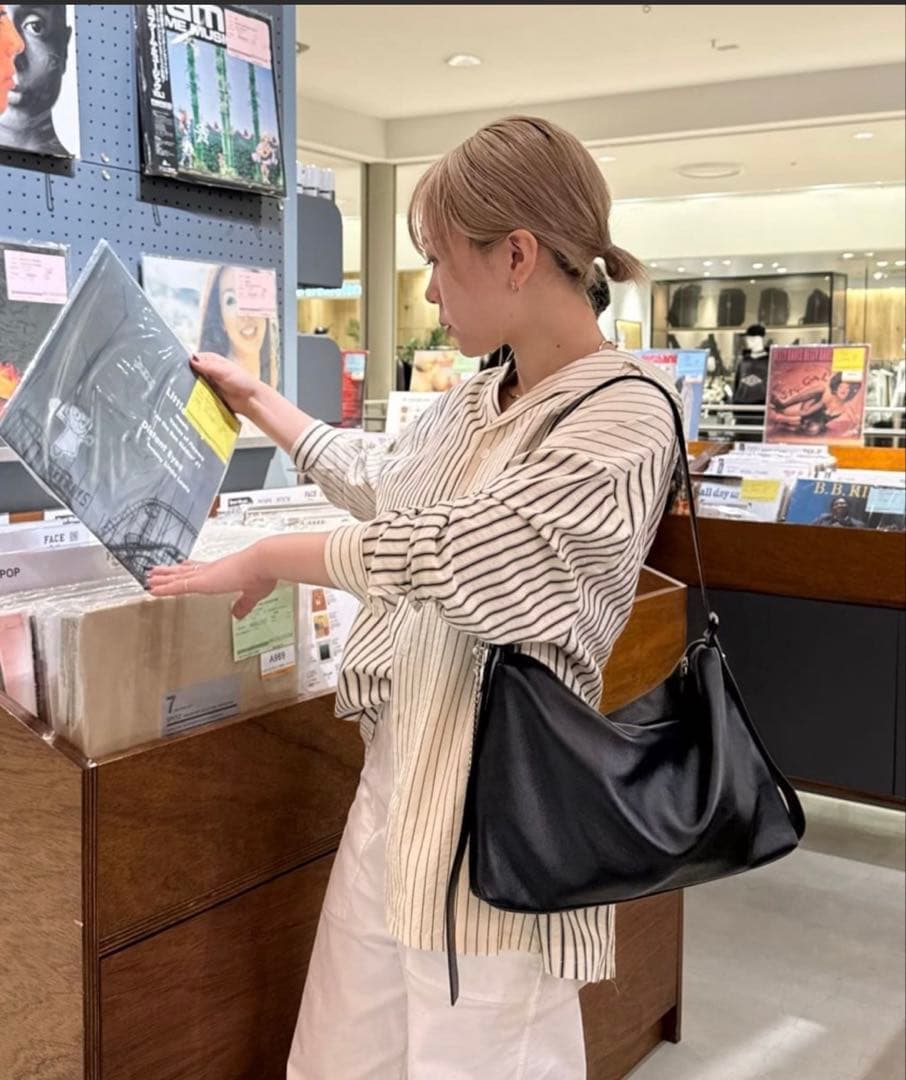 イアパピヨネ　ショルダー　ショルダーバッグ　レザーショルダーバッグ 2way