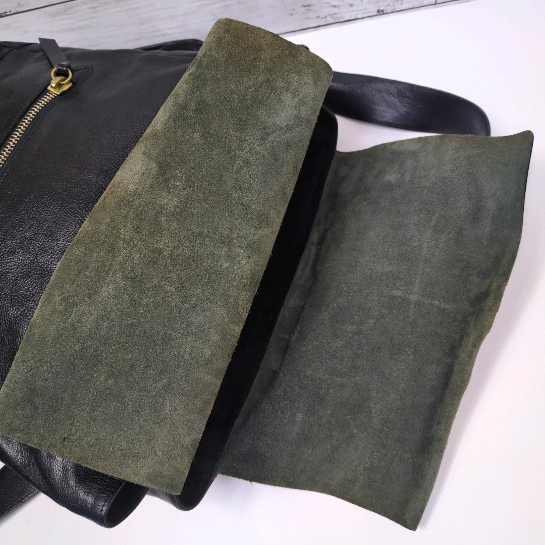 イルビゾンテ リュック ブラック バックパック レザー 大容量 シボ エンボス