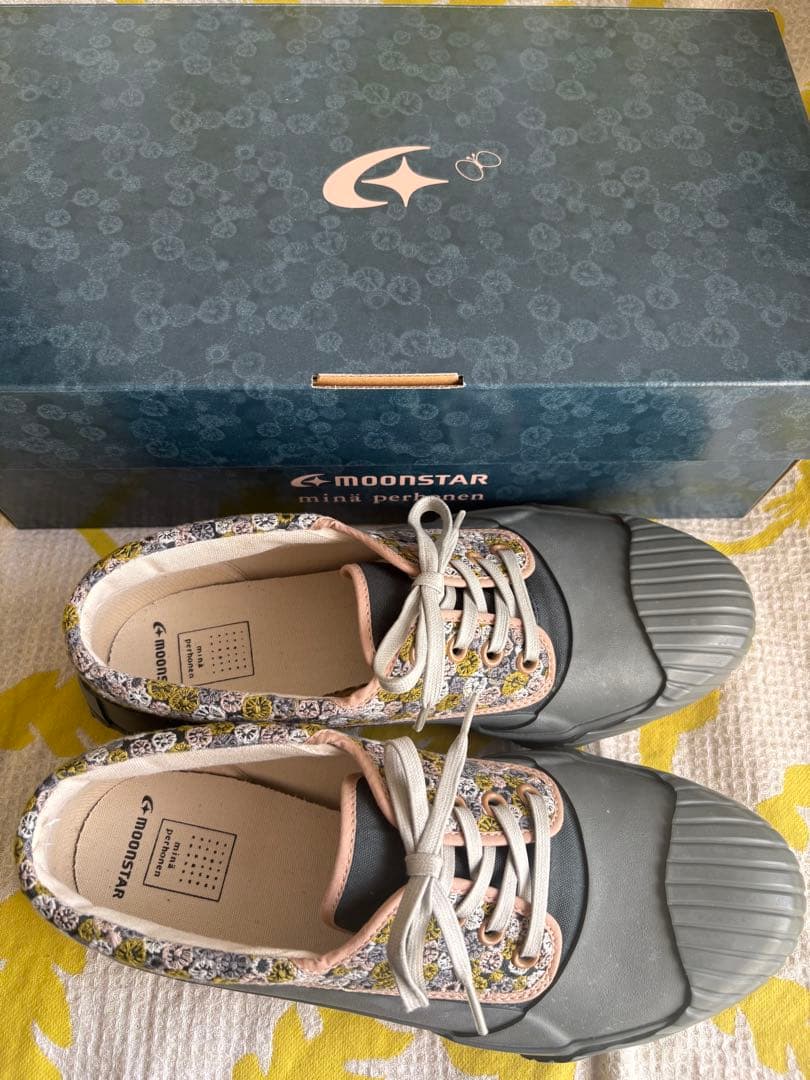 未使用箱付き ミナペルホネン×ムーンスター スカイフル 24cm モスグリーン